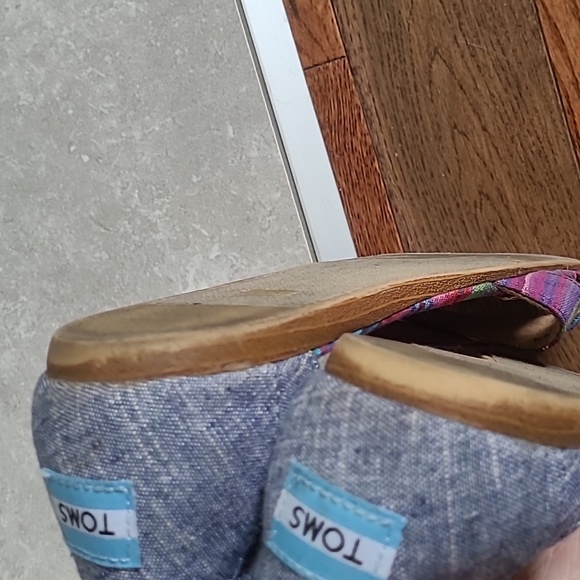 TOMS Woven Sandals - Picture 5 of 10